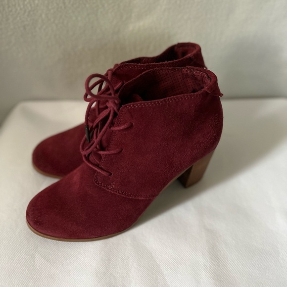TOMS Size 7 Burgundy Suede Lace Up Booties - Picture 6 of 16